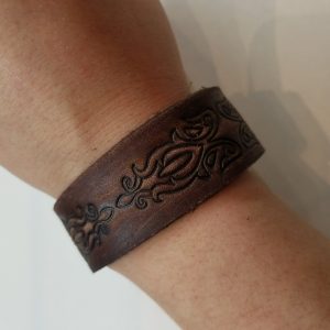 Fancy Design Leather Bracelet – Brown