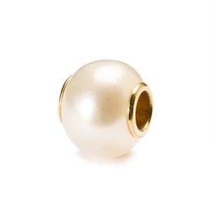 Trollbeads – White Pearl Bead with Gold Core – 51702G