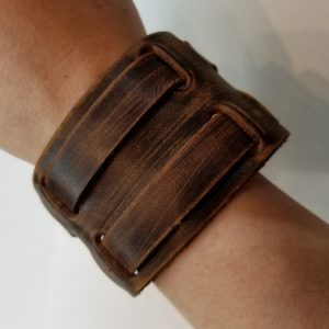 Two Strapped “Scratched” Leather Bracelet – Brown